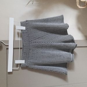 ABOUND WIDE LEG B& W RIBBED SHORTS SZ S